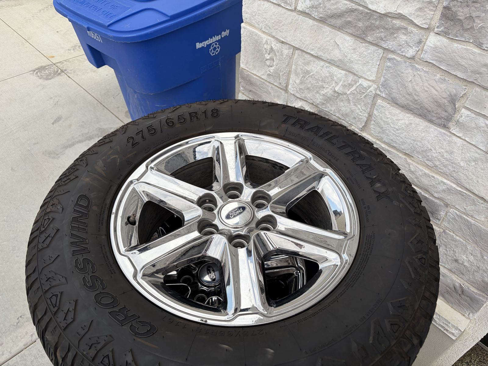 4) 2025 Ford F-150 wheels and tires chrome 275/65R18