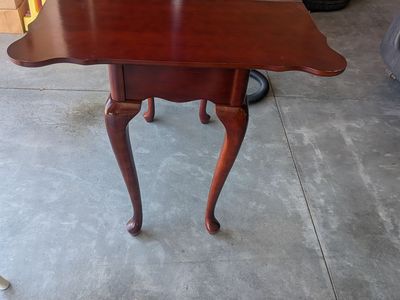 Queen Anne Style Mahogany split top table