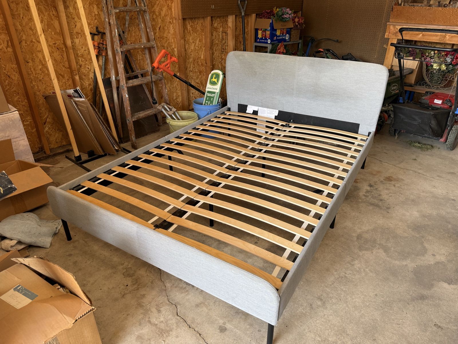 Full size, Modern Upholstered Platform Bed Frame with Wooden Slats - Light Gray