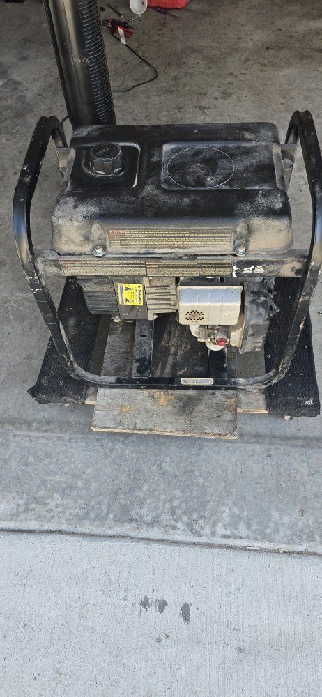 Used Gas 3000 watt Tecumseh Coleman Powermate Generator