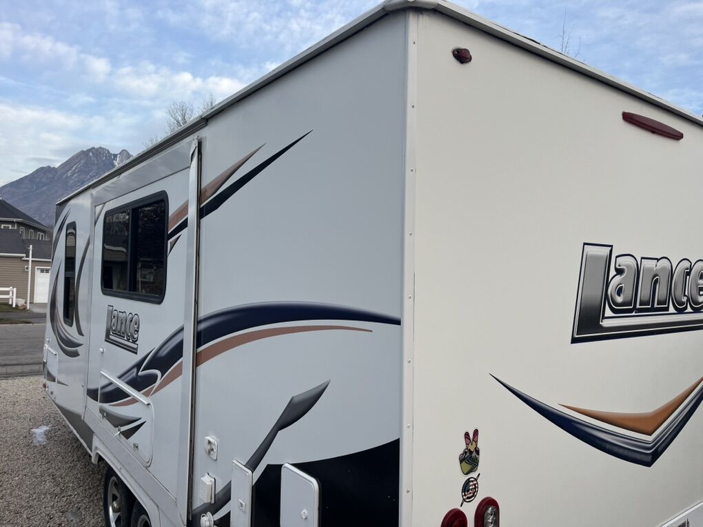 2014 Lance Model 1995 Traveler Trailer