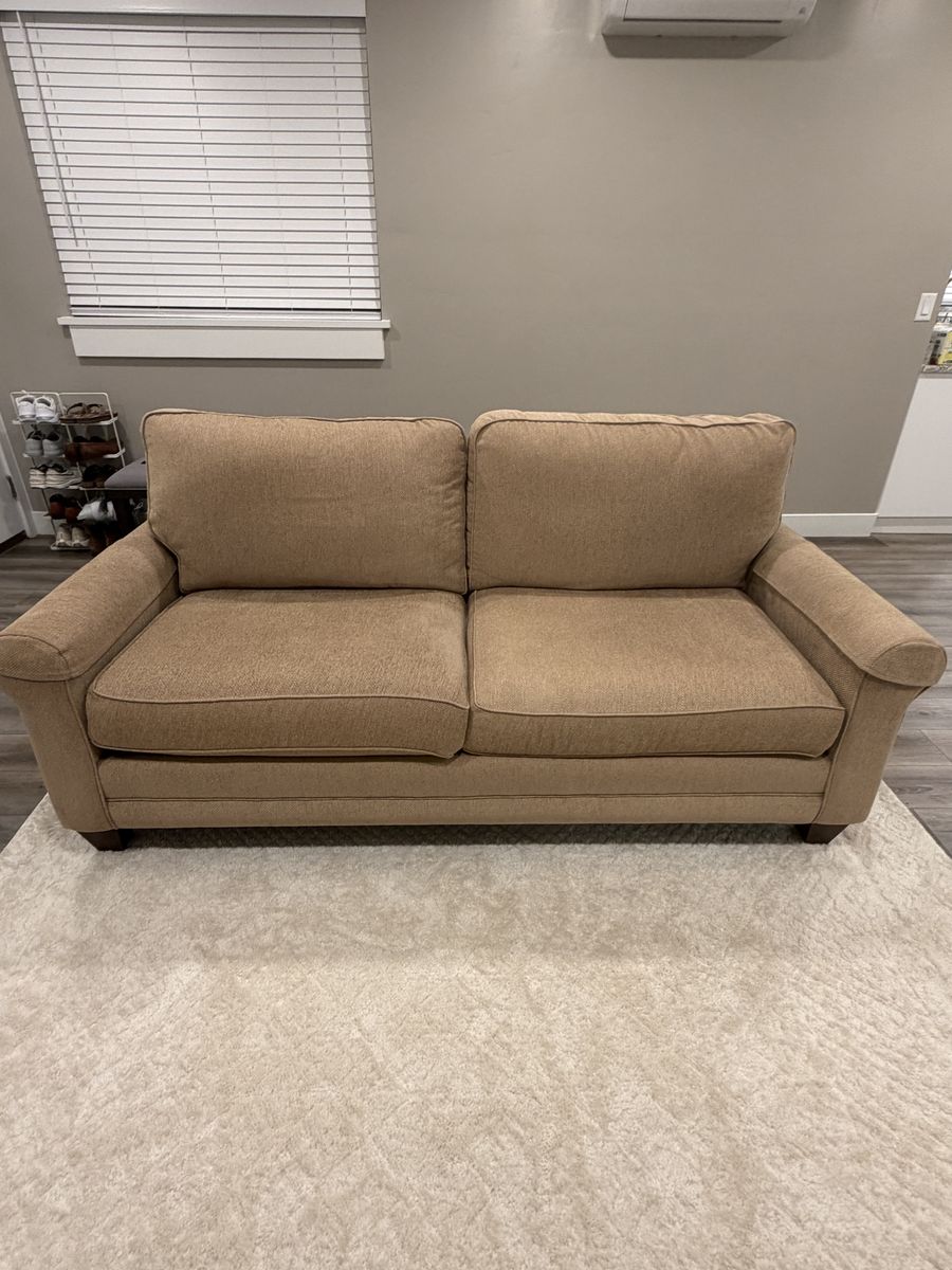 Bassett Couch Sofa