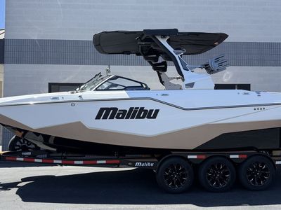 2026 Malibu M242 Boats
