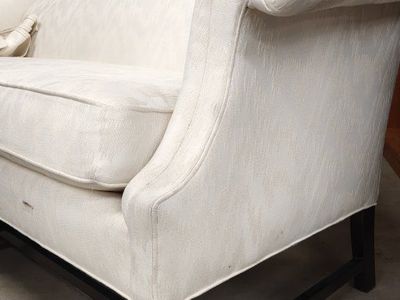 Elegant White Fabric Sofa/Chaise Lounge with Wood Frame - Stylish & Comfortable Seating