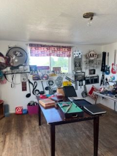 Main image 7