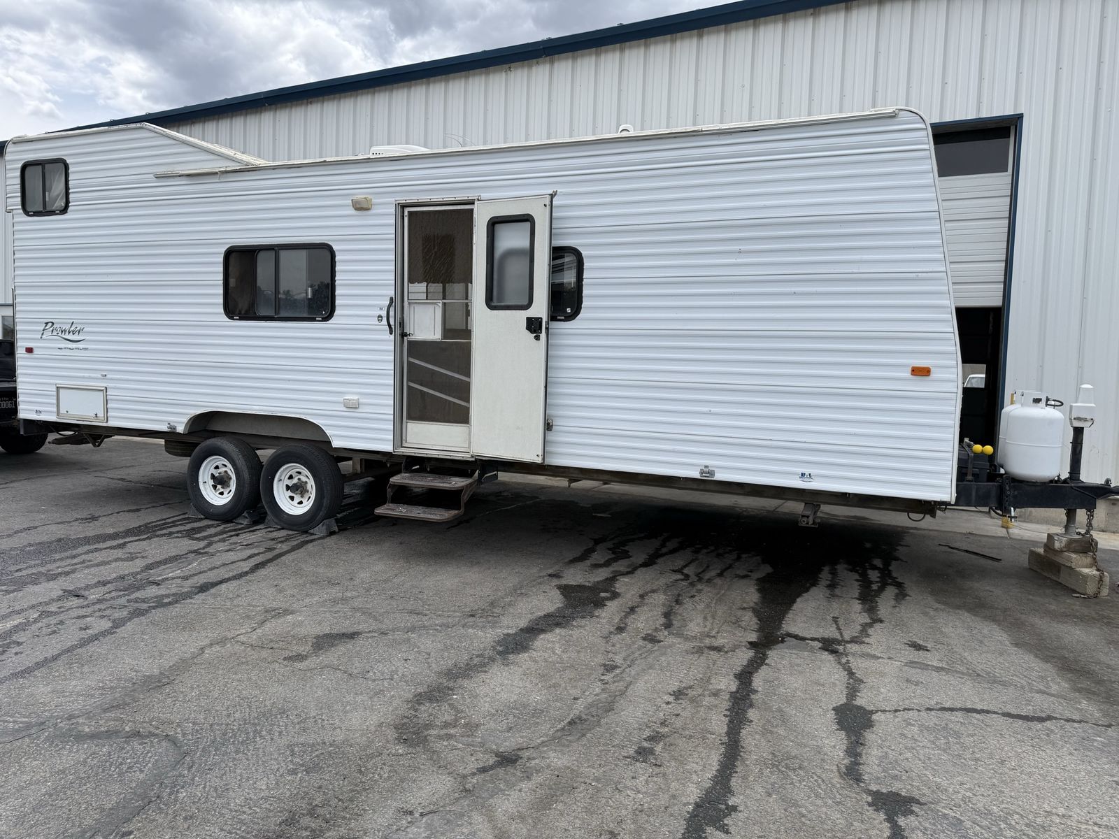 98 Fleetwood Prowler 26A SUT Toy Hauler