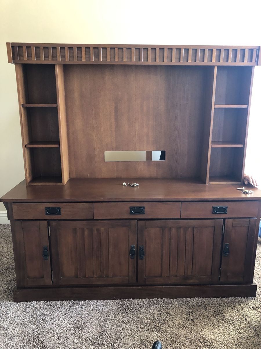Entertainment Center/Tv Stand