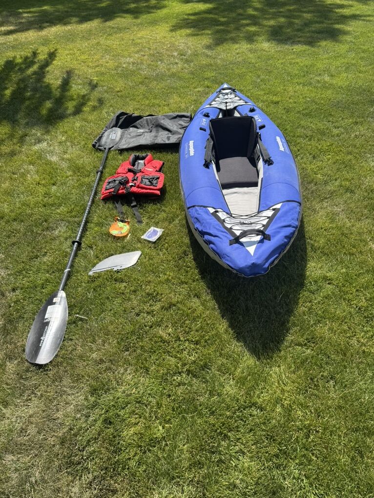 Aquaglide Chinook 90 Inflatable 9' Foot Kayak