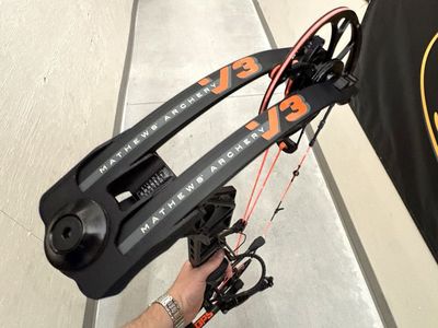 Mathews Archery V3 Bow - Excellent Condition, Ready for the Range