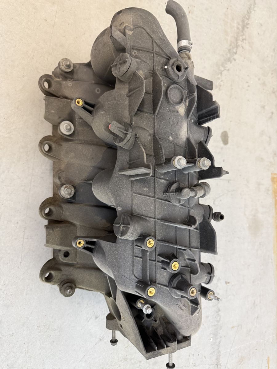 2004 6.0L Yukon Intake Manifold