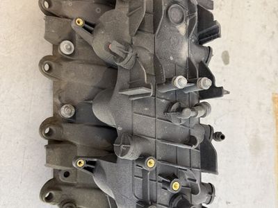 2004 6.0L Yukon Intake Manifold