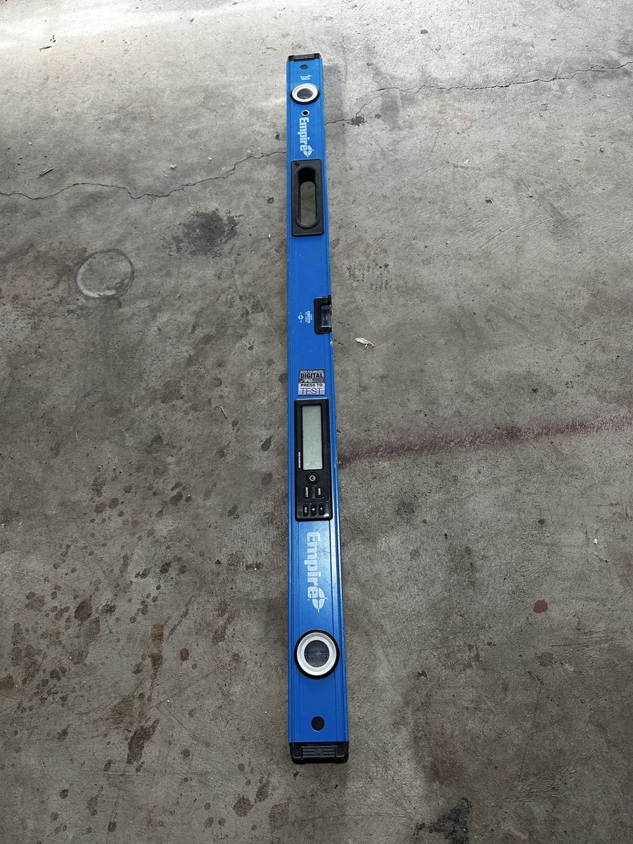 Digital Level Empire True Blue 48"