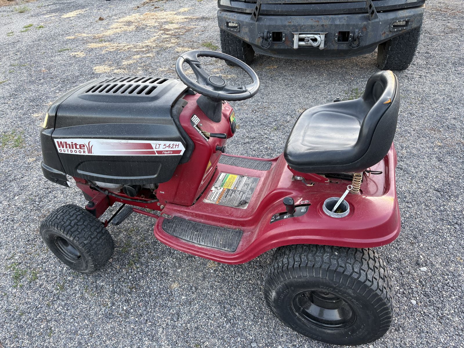 White Outdoors (MTD) Lawn Tractor