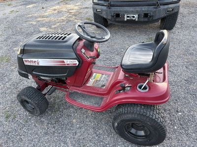White Outdoors (MTD) Lawn Tractor