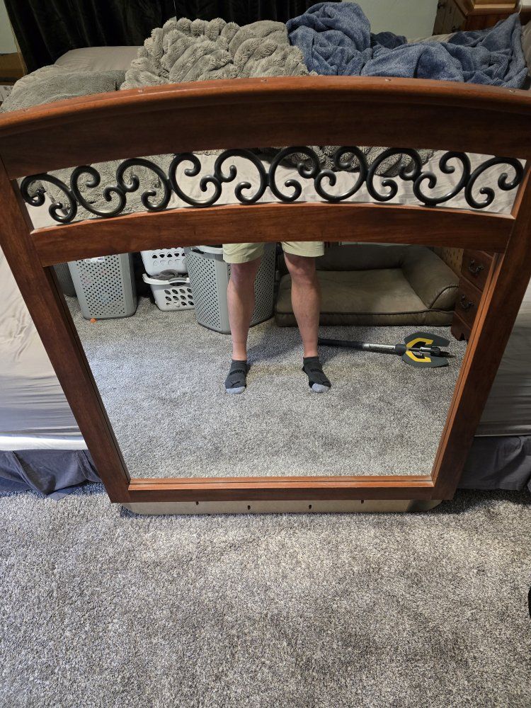 dresser mirror from rc willey dresser.