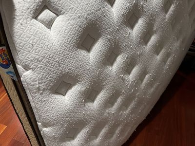 Mattress DealZZ Millard Pillow Top Mattress - Used Queen Size