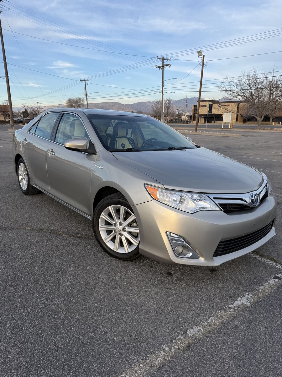 2014 Toyota Camry Hybrid XLE