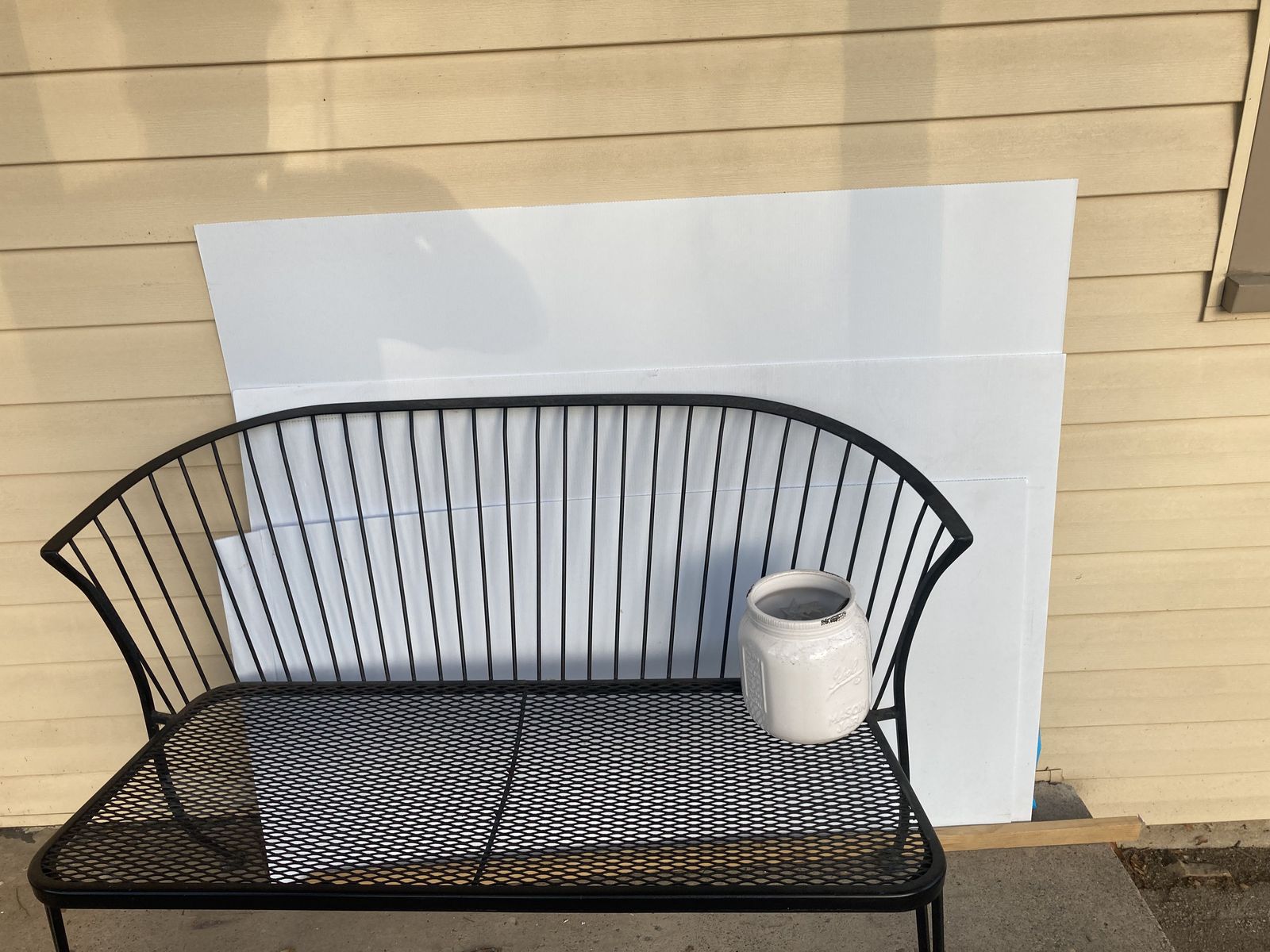 FREE - Sheets of corrugated plastic