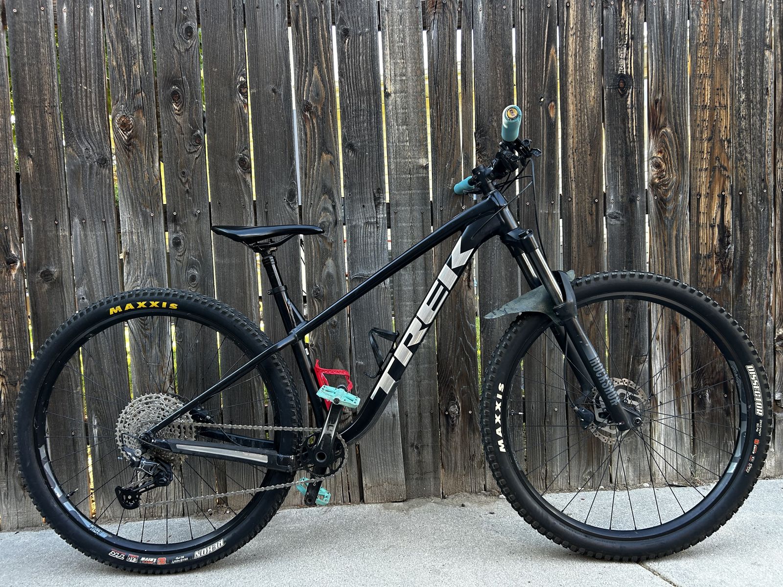 Trek Roscoe 7 (2022) - Size M/L - Ready for Trails & NICA
