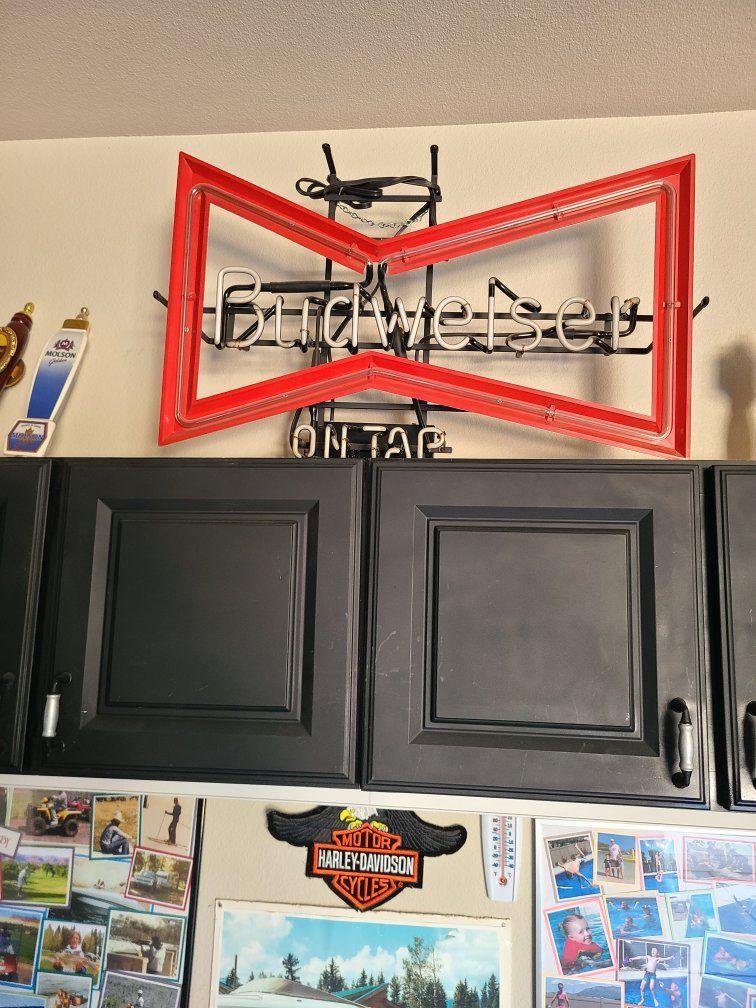 Vintage Beer Neon Signs Collection - Miller, Coors Light, Budweiser, Stroh's