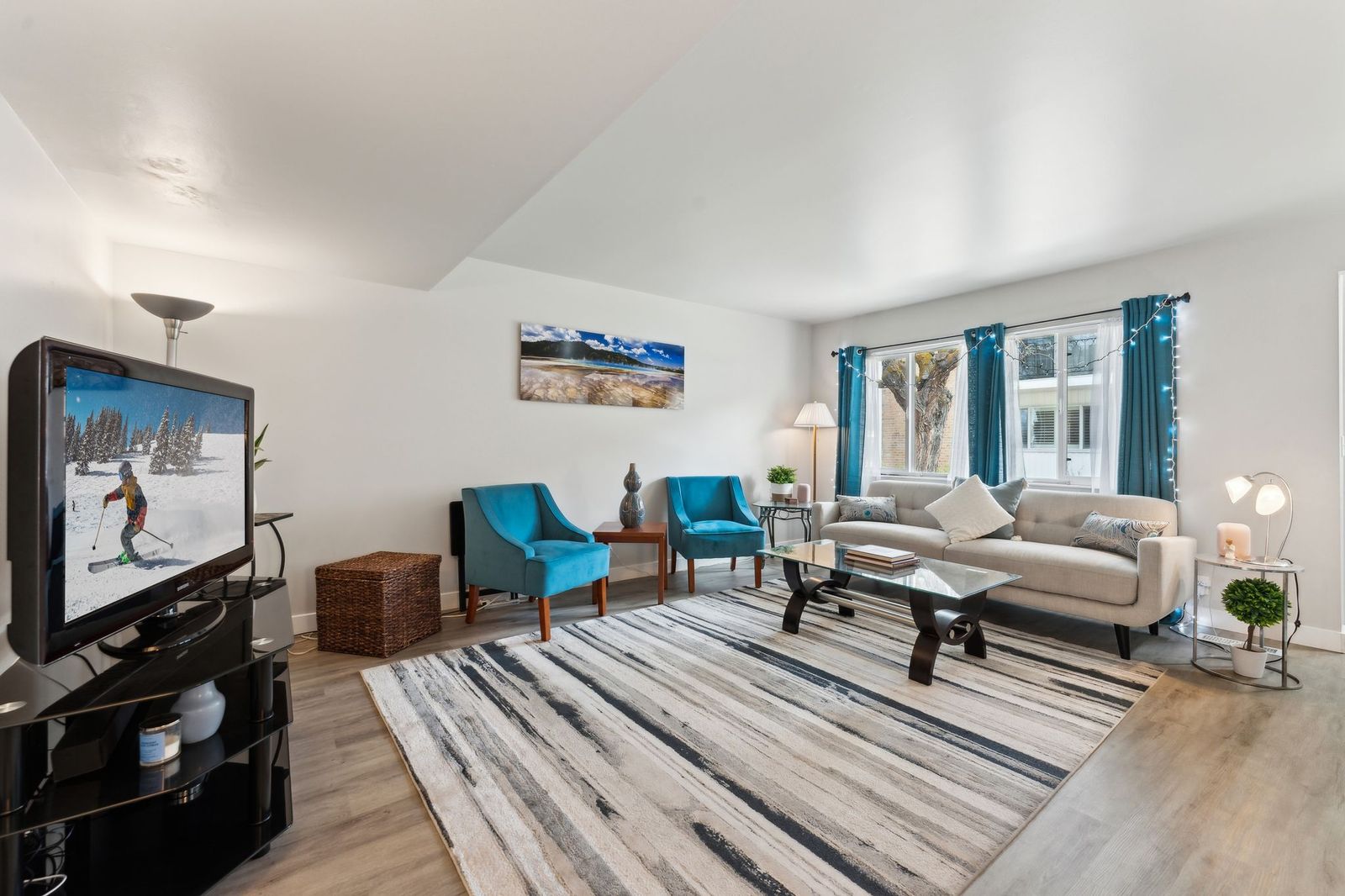 $1600/mo Spacious, newly renovated 2 bdr Condo Murray (utilities included)