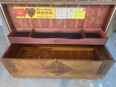 1950 Roos Sweetheart Cedar Chest