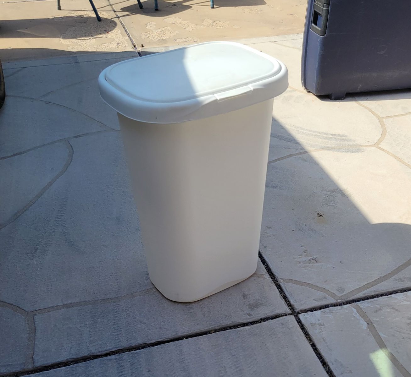 White Rectangular Plastic Trash Can with Lid - Used Condition