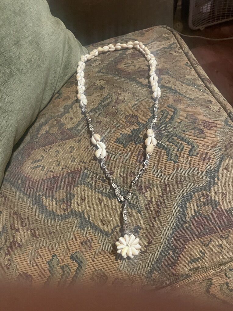 Hawaiian Made Seashell Necklace With Pendent