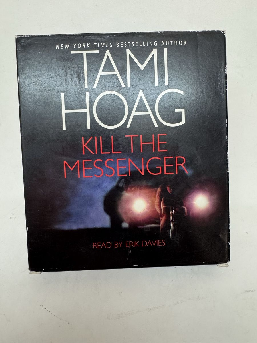 Tami Hoag - Kill the Messenger - Audio CD Book - Read by Erik Davies - 5 Discs