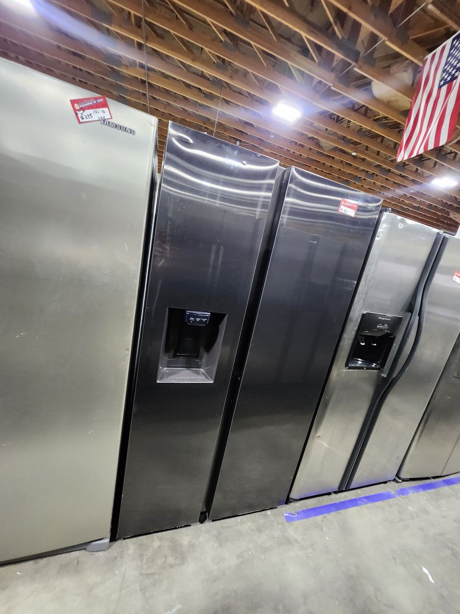 Samsung Black Stainless Steel Side-by-Side Refrigerator W-Warranty