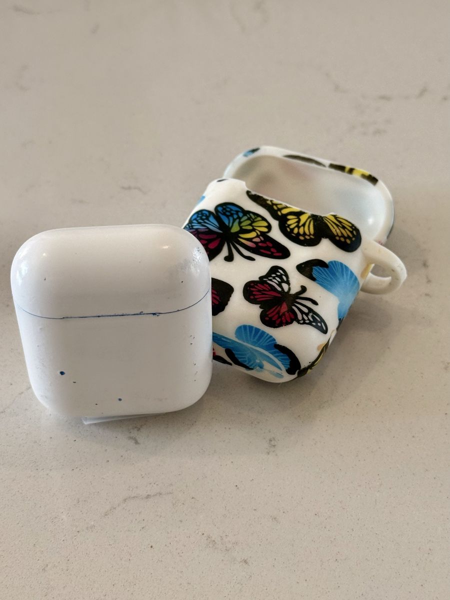 Apple AirPods 2nd Gen A2031 Wireless Earbuds with Charging Case & Butterfly Silicone Case