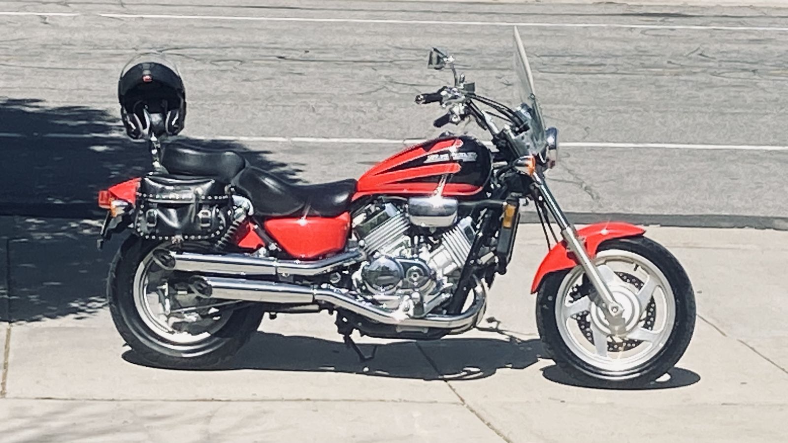 1997 HONDA 750 V4 Magna motorcycle