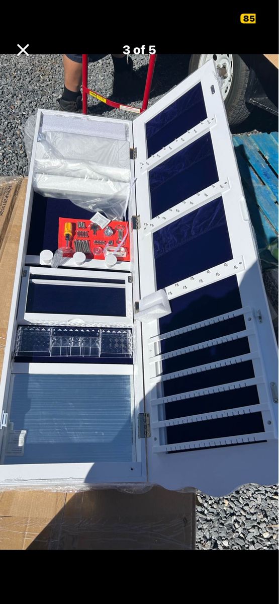 Lvifur 360° Rotating LED Jewelry Armoire