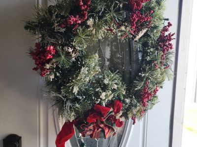 Large Pre-Lit Christmas Wreath – Berries & Plaid Bow