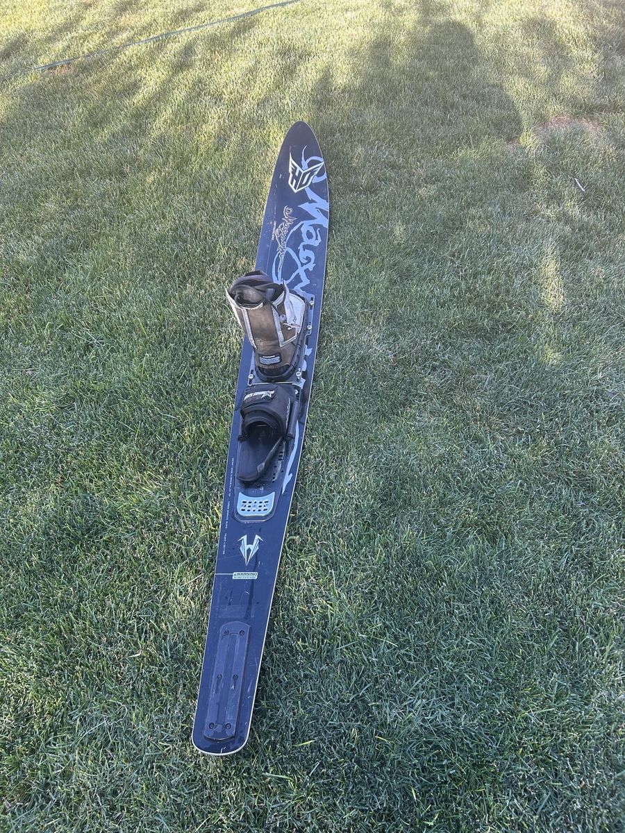 Slalom waterski
