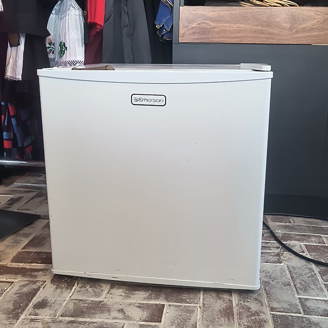 Emerson mini refrigerator
