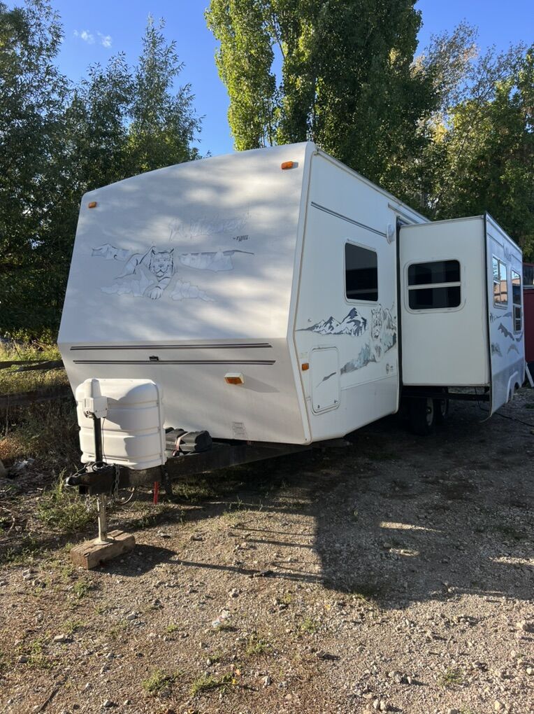 2004 Wildcat Camp Trailer ((Price Cut))