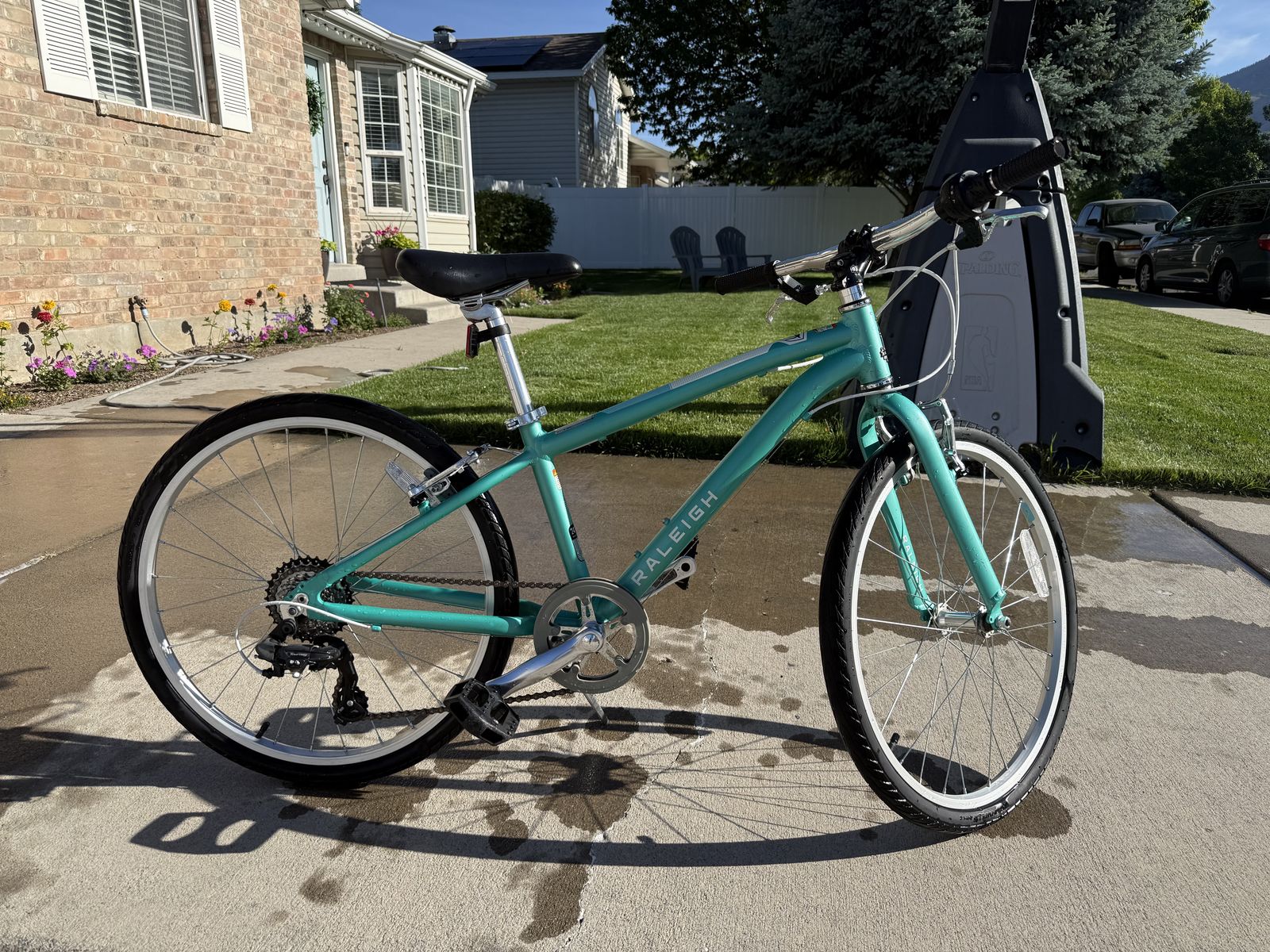 24" Raleigh Alyssa teal bike, 7-speed Shimano