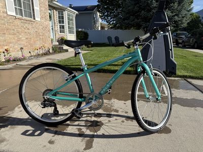 24" Raleigh Alyssa teal bike, 7-speed Shimano