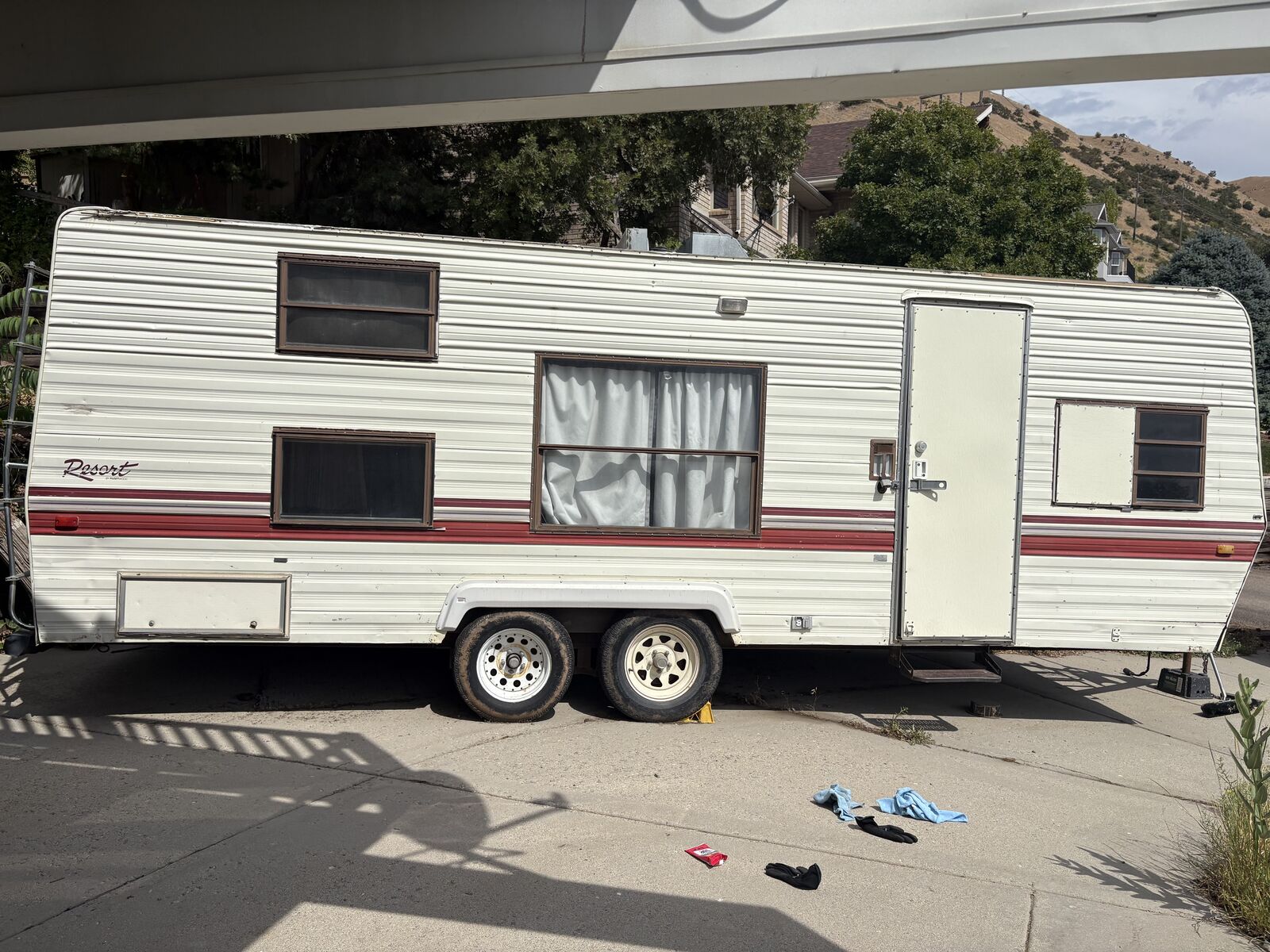 Camping Trailer for Sale – Needs Some TLC but Has Potential