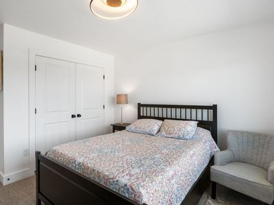 Queen size bedroom