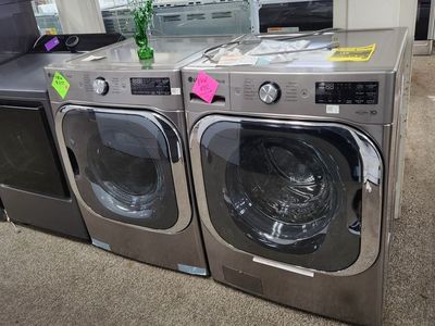 STUNNING BRAND NEW! LG THINQ FRONTLOAD WASHER AND GAS DRYER SET! W-WARRANTY
