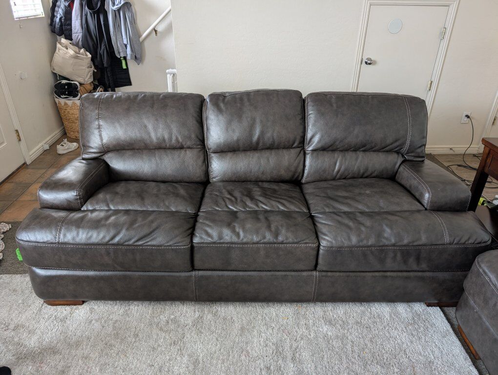 Flexsteel leather couch and 2 armchairs