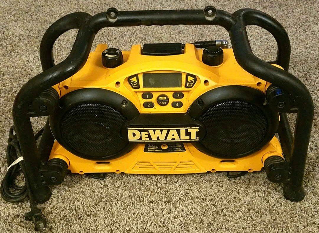 Dewalt Radio & Battery Charger