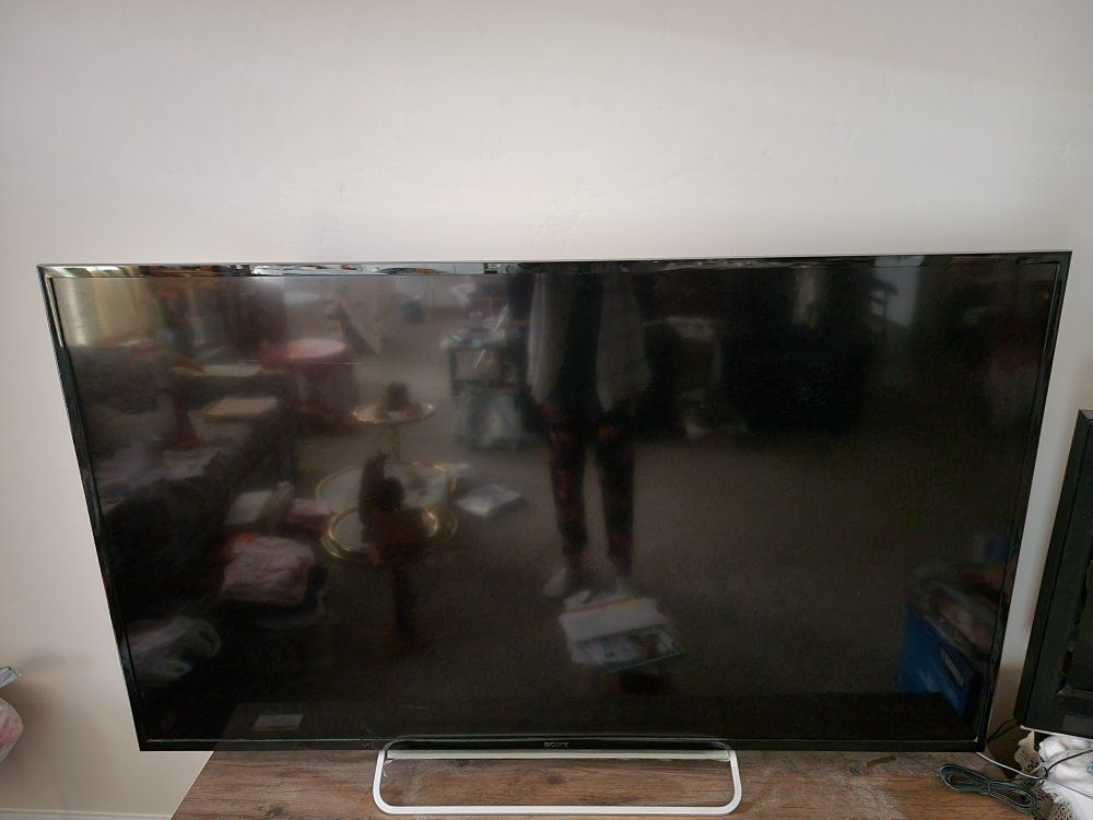 Large Sony Flat Screen Tv.