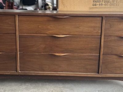 Mid-Century Modern 9 Drawer Dresser by Ward Furniture