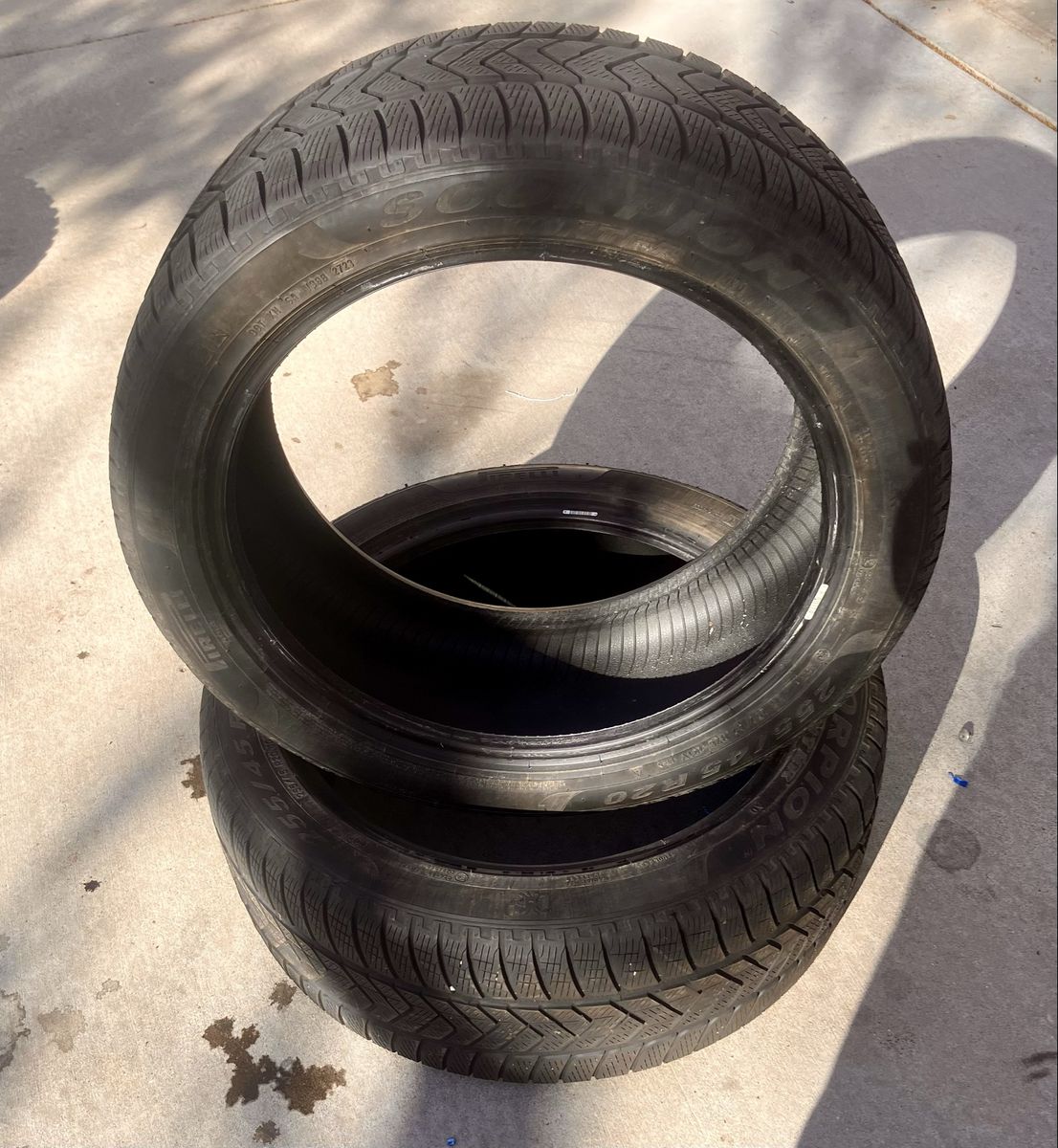 Pair of 2 Pirelli Scorpion 255/45R20 tires in great condition