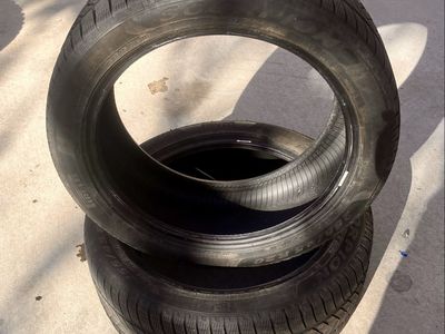 Pair of 2 Pirelli Scorpion 255/45R20 tires in great condition