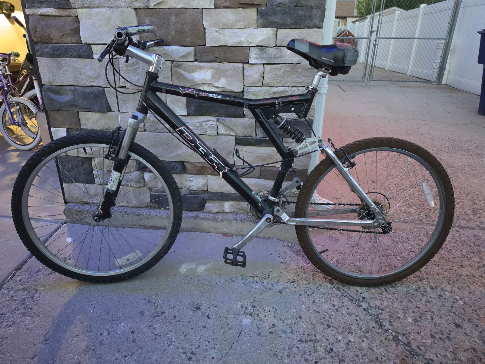 Diamondback Viper V-Link Full Suspension Mountain Bike - Black/Silver, Used