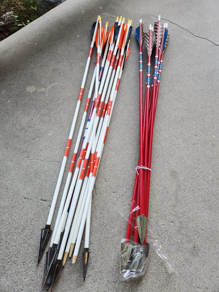 Vintage Archery Arrows - Mixed Lot with some M-A3L,  Broadheads -some no brand broaheads some don't hav broadheads, 18Arrows 27"